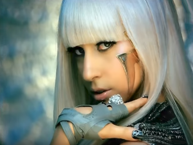 Lady GaGa – Poker Face