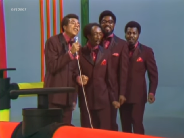 Smokey Robinson & The Miracles – Tears Of A Clown